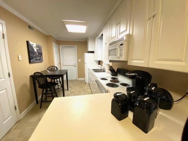 رالي Trendy 2Bed 2 Bath Villa In The Village With King Bed المظهر الخارجي الصورة