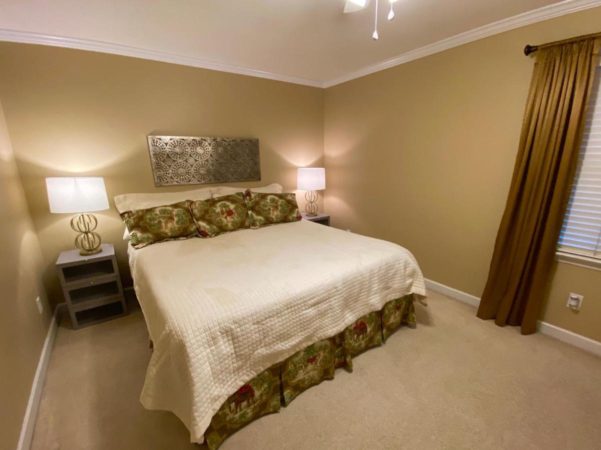 رالي Trendy 2Bed 2 Bath Villa In The Village With King Bed المظهر الخارجي الصورة